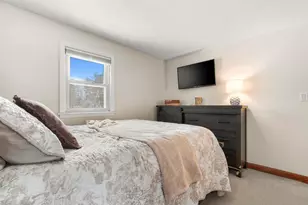 378 Chester Rd, Auburn, NH 03032 - Photo 13