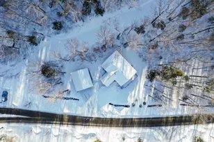 137 S Peak Rd, Lincoln, NH 03251 - Photo 3