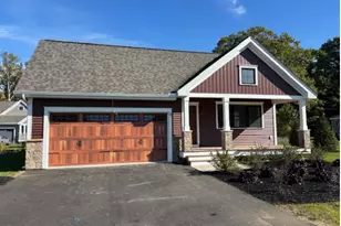 27 Edgewater Dr, Brentwood, NH 03833 - Photo 1