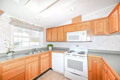 66 Sunset Way, Manchester, NH 03104 - Photo 9