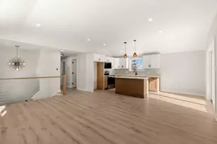 40 Hillside Ave, Derry, NH 03038 - Photo 9