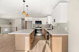 40 Hillside Ave, Derry, NH 03038 - Photo 13