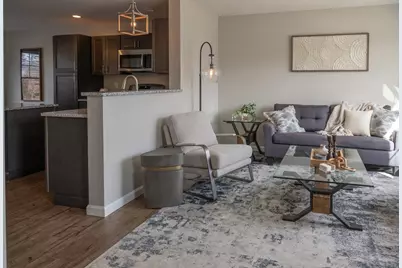 1124 South Mammoth Road, Manchester, NH 03109 - Photo 5