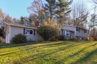 11 Wellesley Dr, Pelham, NH 03076 - Photo 5