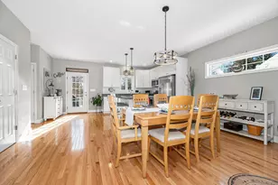 8 Crown Point Cir, Merrimack, NH 03054 - Photo 7