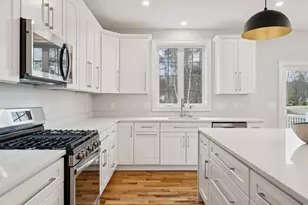 11 Copps Dr, Rochester, NH 03868 - Photo 9