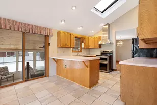 8 Cole St, Salem, NH 03079 - Photo 7