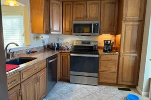 555 Straw Hill Rd, Manchester, NH 03104 - Photo 5