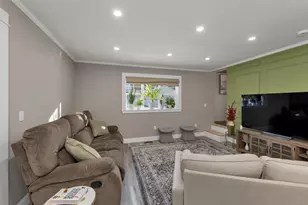 15 Edgewood St, Claremont, NH 03743 - Photo 17