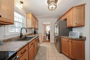 288 Oak St, Manchester, NH 03104 - Photo 9