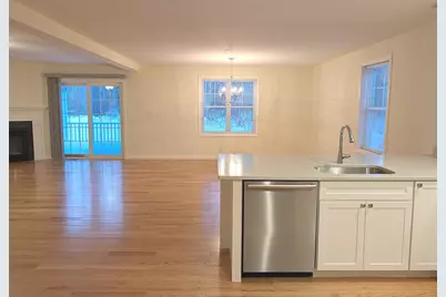 264 Woodview Way, Manchester, NH 03102 - Photo 5