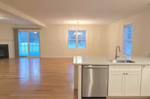 264 Woodview Way, Manchester, NH 03102 - Photo 5