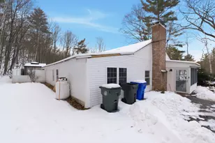 77 Straw Rd, Manchester, NH 03102 - Photo 3