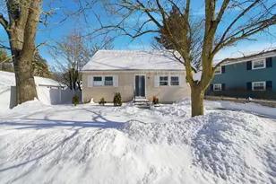 32 Fairview Ave, Nashua, NH 03060 - Photo 1