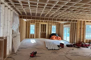 61 Whitford St, Manchester, NH 03104 - Photo 5