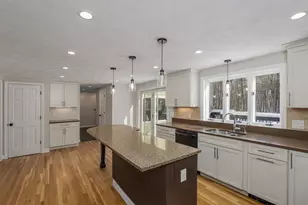 53 Munroe Dr, Hampstead, NH 03826 - Photo 9