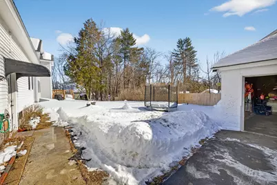 70 Dickey Street, Manchester, NH 03102 - Photo 5