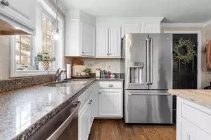 8 Snowdrop Ln, Litchfield, NH 03052 - Photo 11