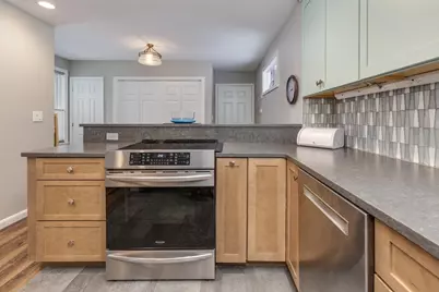 141 Chase Way, Manchester, NH 03104 - Photo 17