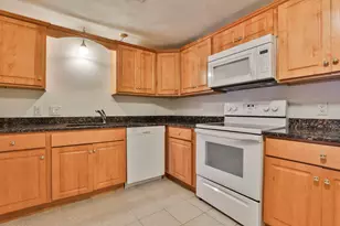 4-211 Heritage Village Dr, Nashua, NH 03062 - Photo 3