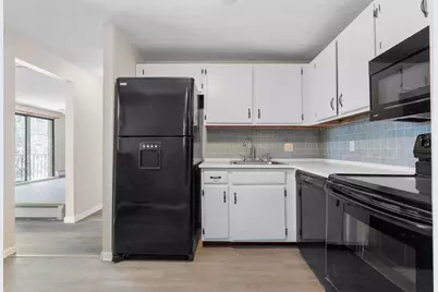 80R English Village Road #302, Manchester, NH 03102 - Photo 5