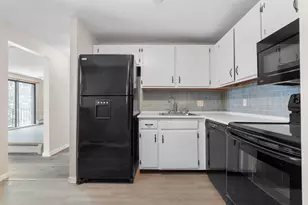 80r English Village Rd, Manchester, NH 03102 - Photo 5