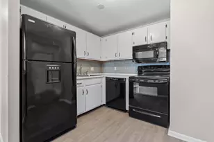 80r English Village Rd, Manchester, NH 03102 - Photo 17