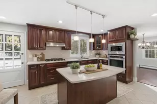 34 Hitching Post Ln, Bedford, NH 03110 - Photo 11