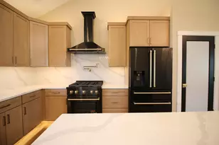 474 Blane Cir, Pembroke, NH 03275 - Photo 3