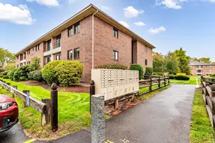 213 Abbott Farm Ln, Hudson, NH 03051 - Photo 3