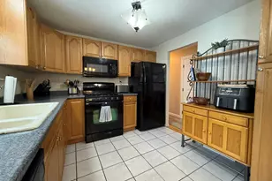 15 Dover St, Nashua, NH 03063 - Photo 11