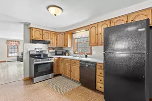 365 Deerfield Rd, Allenstown, NH 03275 - Photo 3