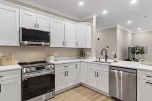 10100 S Willow St, Manchester, NH 03103 - Photo 7