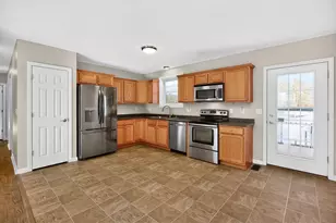 1 W Meadow Ct, Milford, NH 03055 - Photo 5