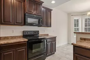 11 Gable Dr, Epping, NH 03042 - Photo 7