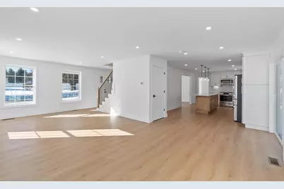 8 Meadowbrook Drive, Nashua, NH 03062 - Photo 5