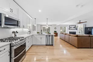 237 Woodview Way, Manchester, NH 03102 - Photo 7