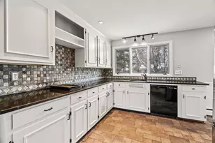 151 N Acres Rd, Manchester, NH 03104 - Photo 3