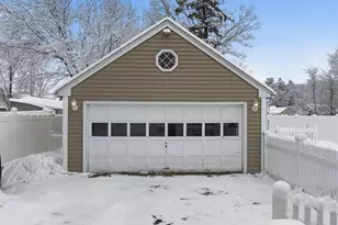 25 E Dunstable Rd, Nashua, NH 03060 - Photo 33