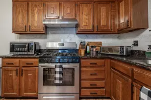 19 Country Club Dr, Manchester, NH 03102 - Photo 7