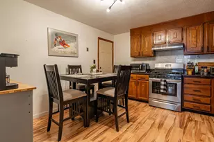 19 Country Club Dr, Manchester, NH 03102 - Photo 5