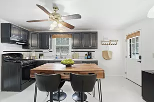 128 Sandstone Cir, Londonderry, NH 03053 - Photo 3