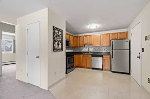 555 Calef Rd, Manchester, NH 03103 - Photo 9