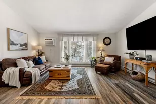 879 Mammoth Rd, Manchester, NH 03104 - Photo 15