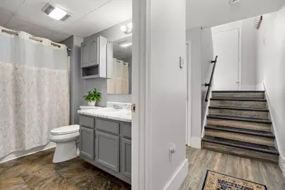 879 Mammoth Road #6, Manchester, NH 03104 - Photo 17