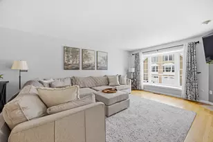 11 Canterberry Ct, Hudson, NH 03051 - Photo 5