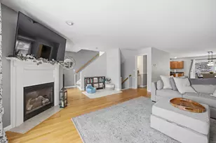 11 Canterberry Ct, Hudson, NH 03051 - Photo 3