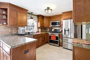 16 Champagne Dr, Nashua, NH 03062 - Photo 3