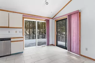 27 W Chamberlain Rd, Merrimack, NH 03054 - Photo 9