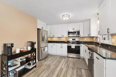 6 Mills Farm Circle #R, Derry, NH 03038 - Photo 5